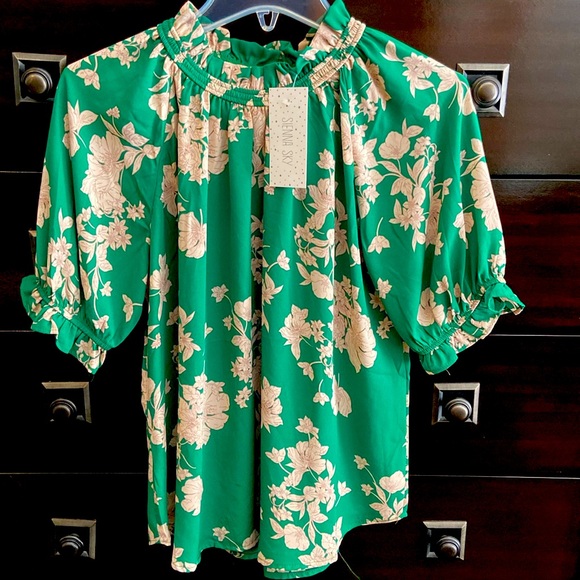Tops - Sale! Beautiful green blouse with floral print, size S, by Sienna Sky. NWT